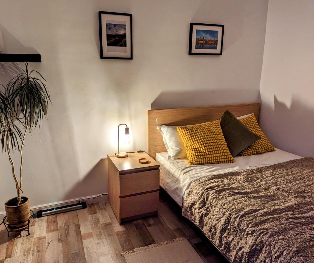 Sebastian Studio Apartment Bukarest Exterior foto